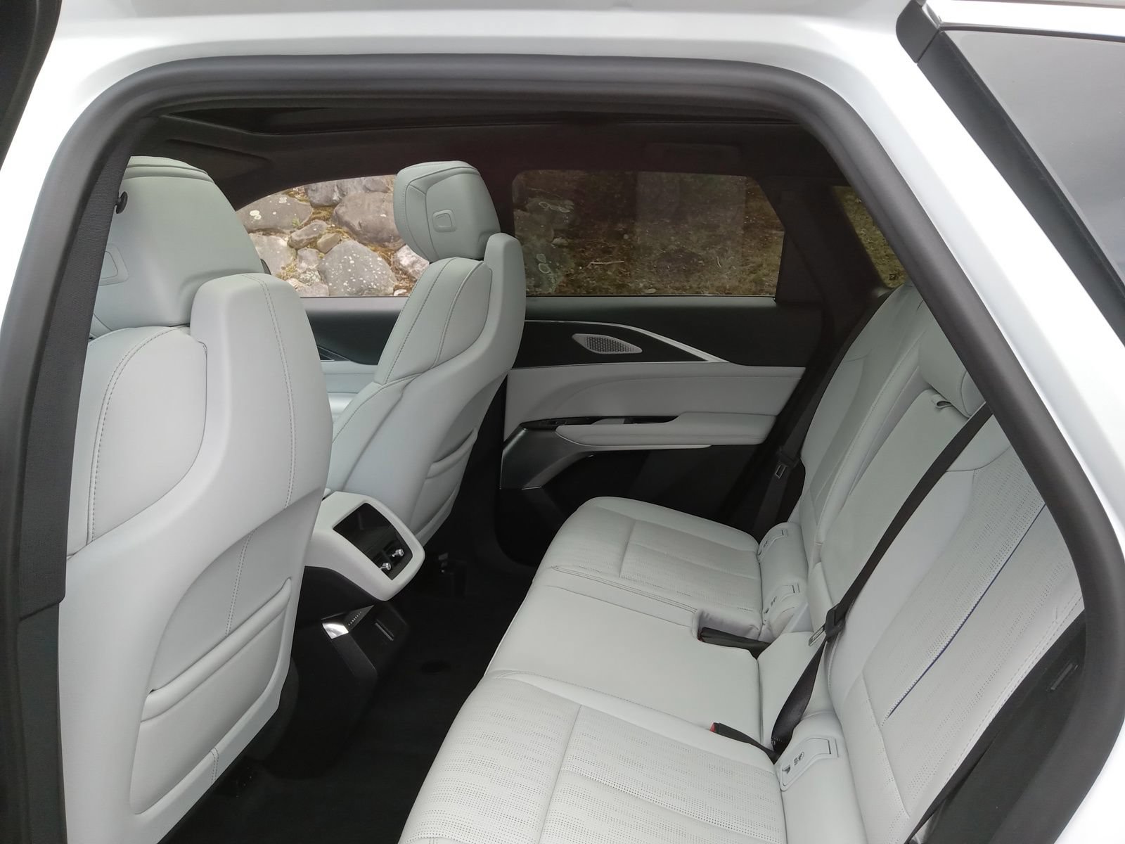 Used 2024 Cadillac Lyriq Luxury w/ LPO, Floor Liner Package AWD/4WD image 23