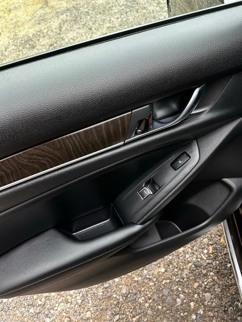 Used 2018 Honda Accord Touring image 14