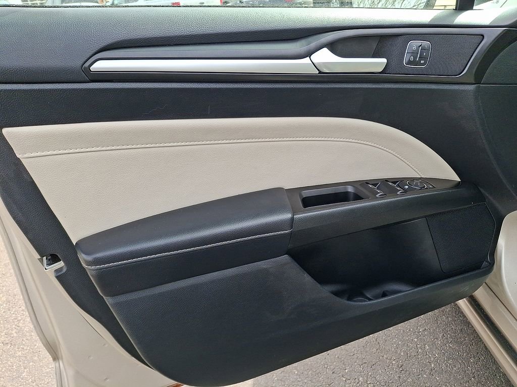 Used 2018 Ford Fusion Titanium image 14