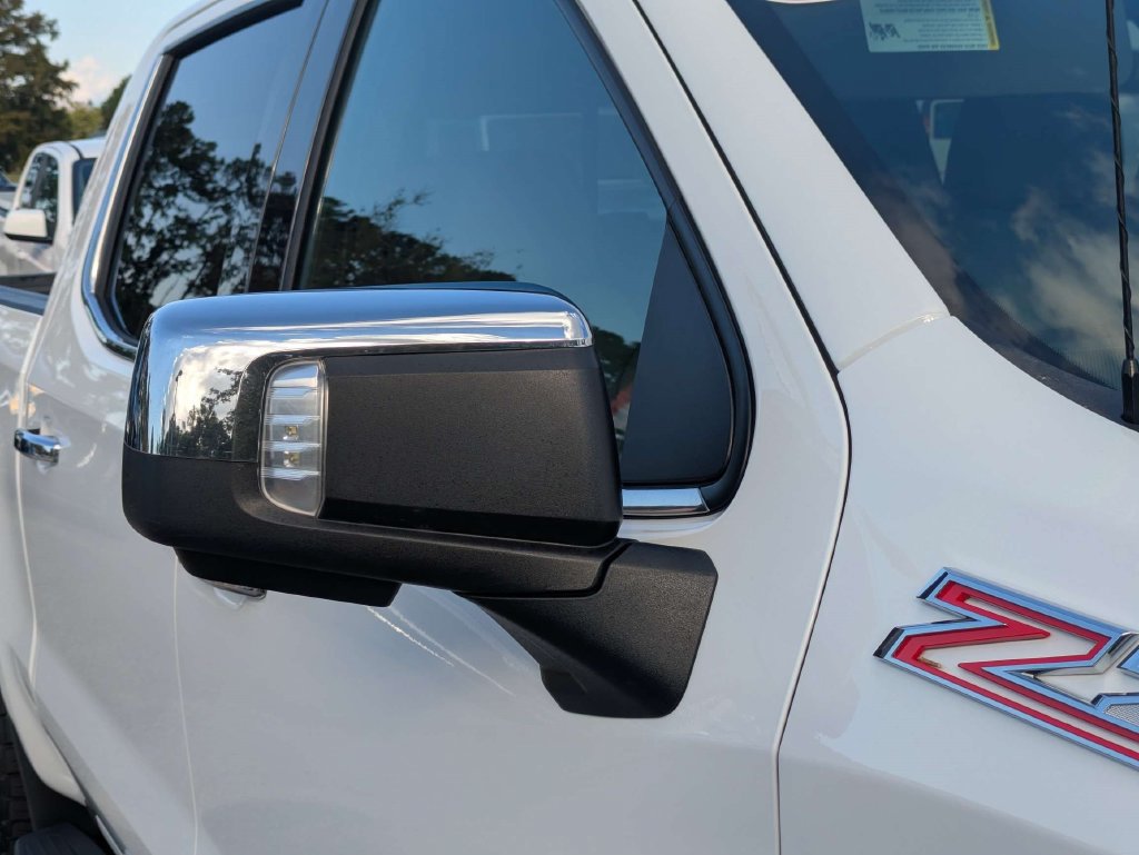 Used 2025 Chevrolet Silverado 1500 LTZ AWD/4WD image 11