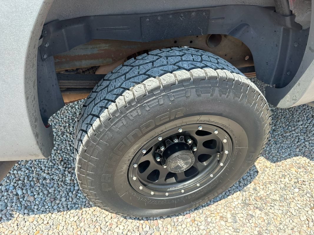 Used 2002 Chevrolet Avalanche 2500 w/ Convenience Pkg AWD/4WD image 42