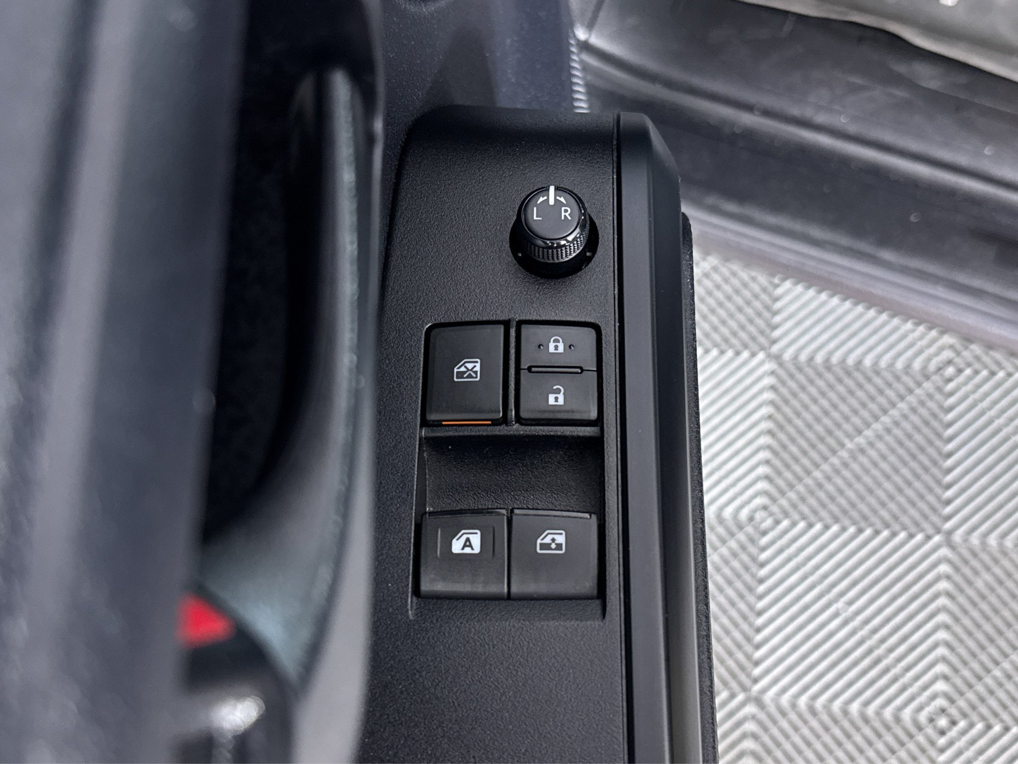 Used 2021 Toyota Tacoma SR AWD/4WD image 21
