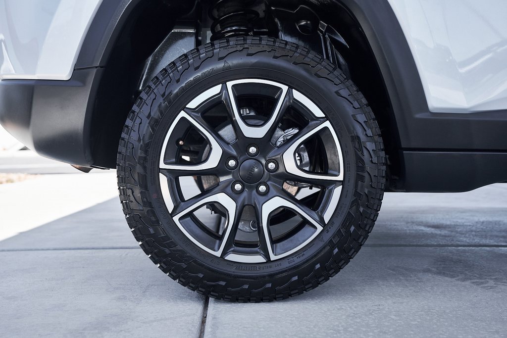 Used 2024 Jeep Compass Trailhawk image 9