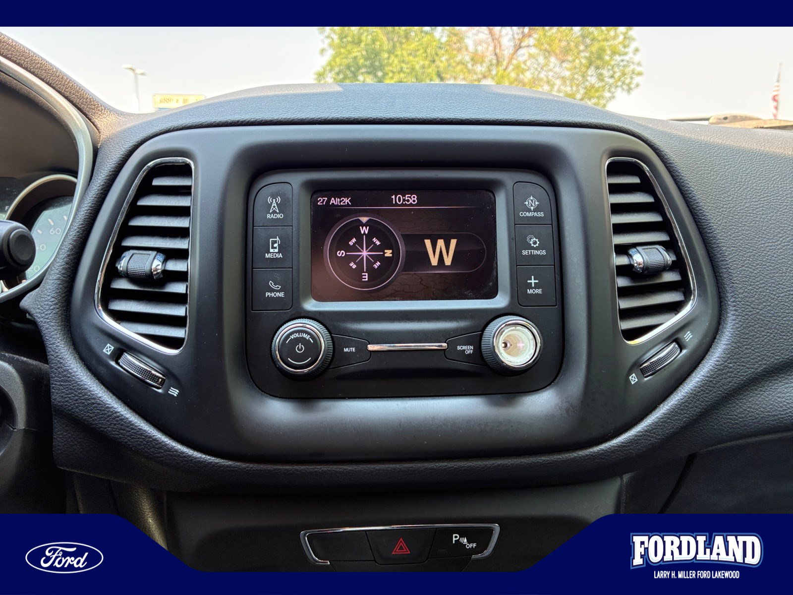 Used 2017 Jeep Compass Sport w/ Tech Group AWD/4WD image 27