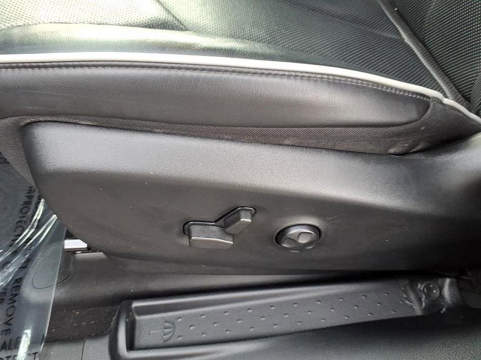 Used 2023 Chrysler Pacifica Limited w/ S Appearance Package image 19