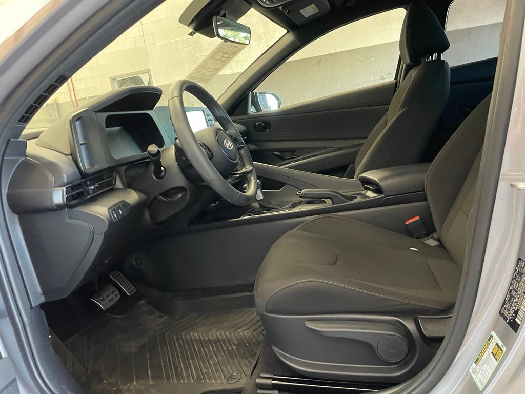 Used 2025 Hyundai Elantra Sport FWD image 10