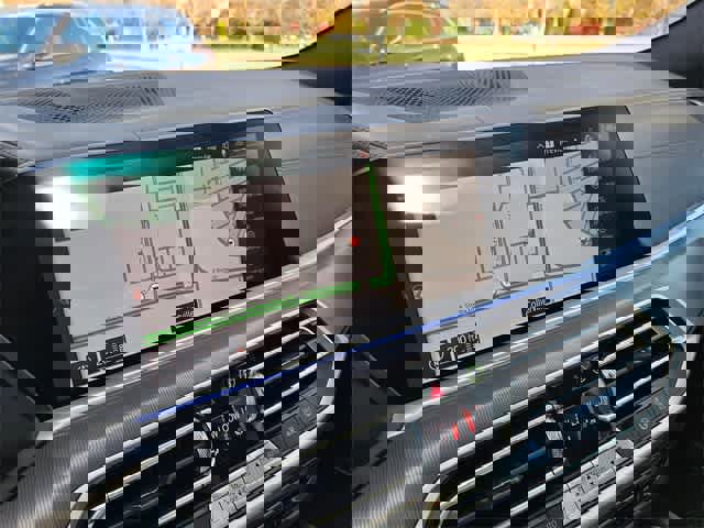 Used 2023 BMW X6 xDrive40i w/ Executive Package image 28