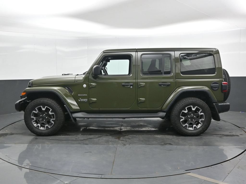 Used 2024 Jeep Wrangler Unlimited Sahara w/ Dual Top Group AWD/4WD image 3
