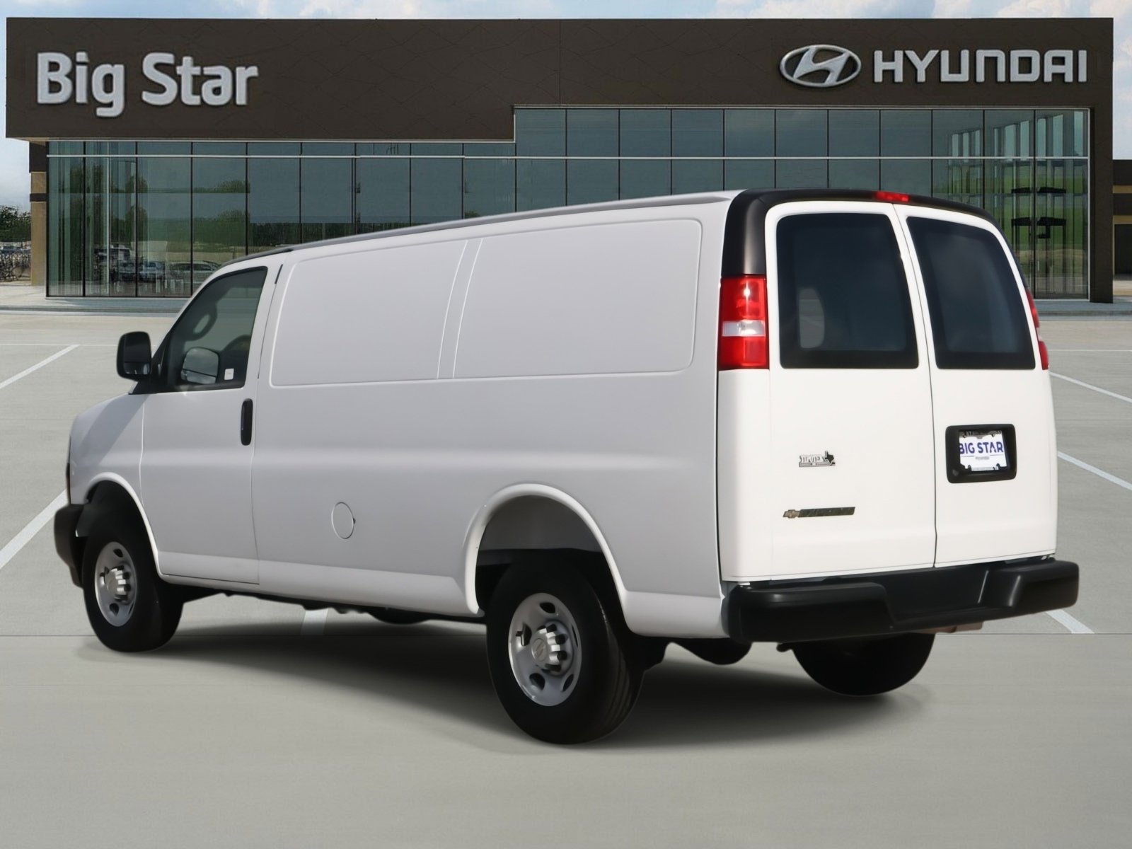 Used 2025 Chevrolet Express 2500 w/ Driver Convenience Package image 3