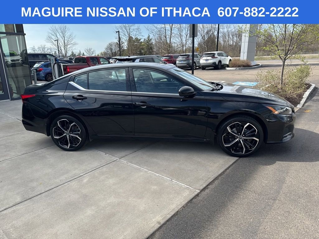 Used 2025 Nissan Altima 2.5 SR AWD/4WD image 4