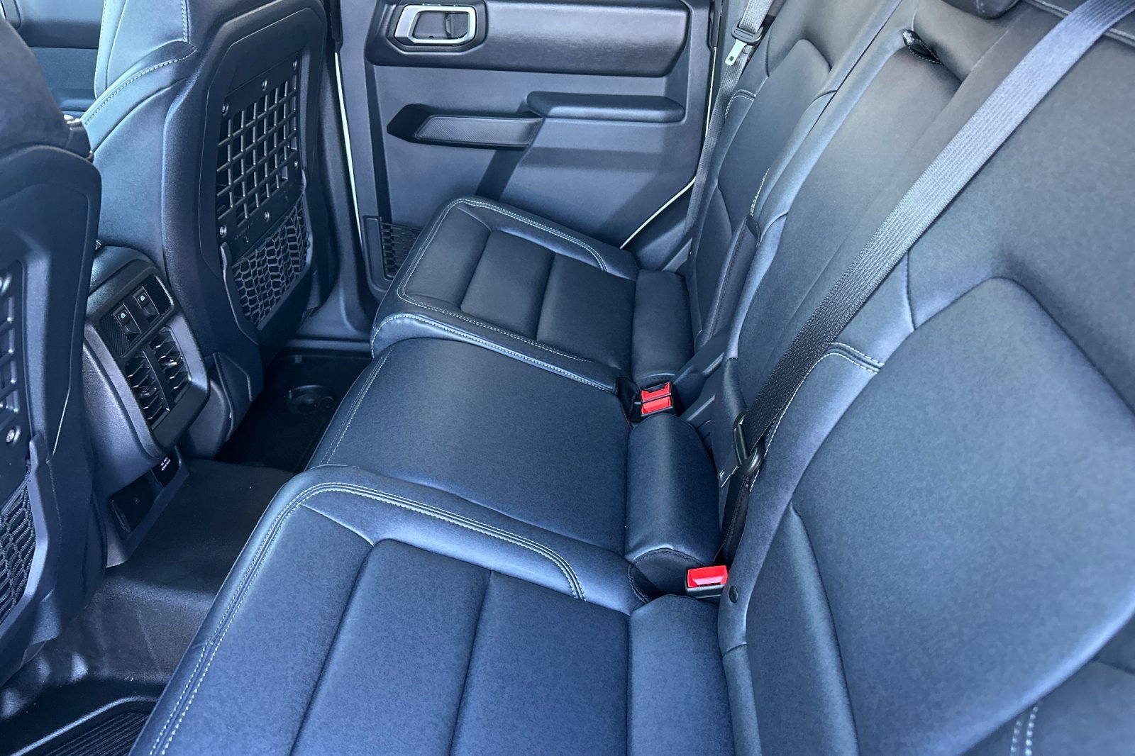 New 2025 Ford Bronco Badlands w/ Sasquatch Package image 12