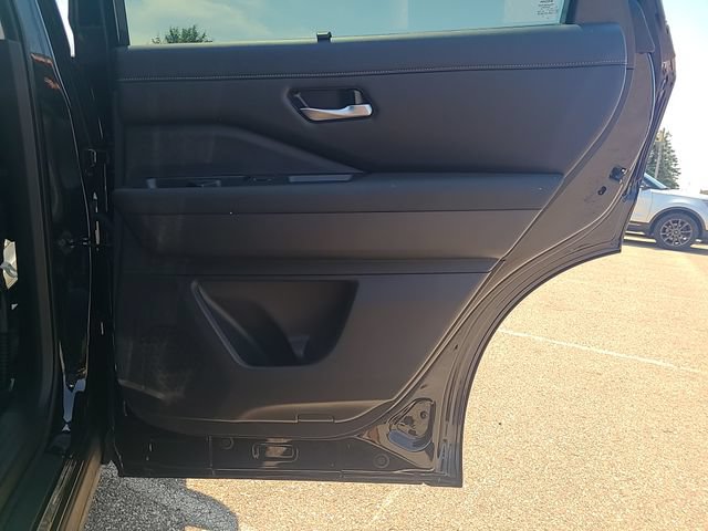 Used 2024 Nissan Pathfinder SL FWD image 31