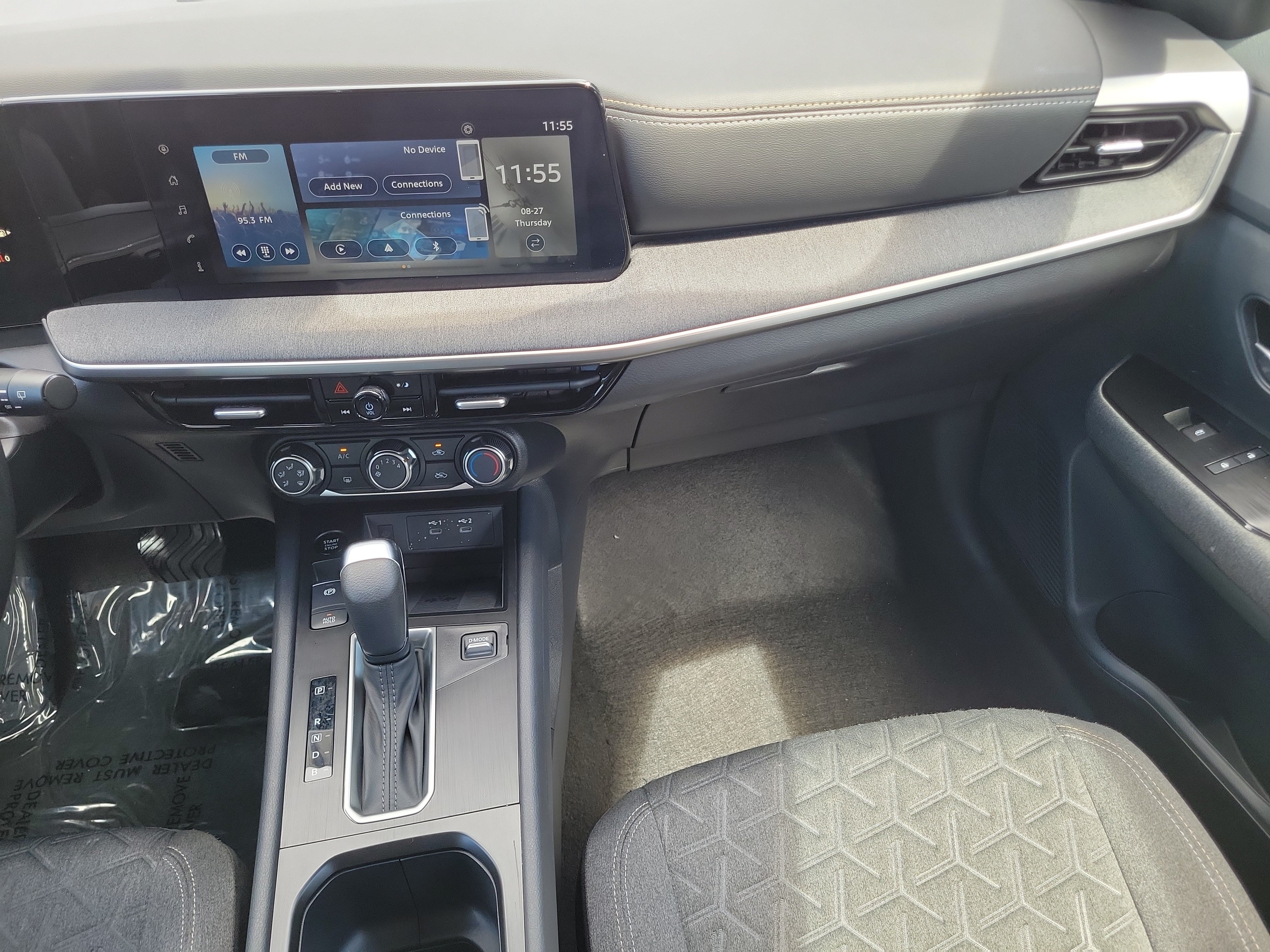 Used 2025 Nissan Kicks SV FWD image 19