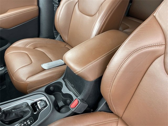 Used 2019 Jeep Cherokee Overland w/ Technology Group image 21