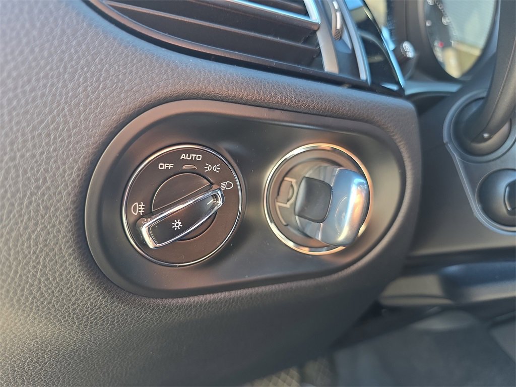 Certified 2022 Porsche Macan image 37