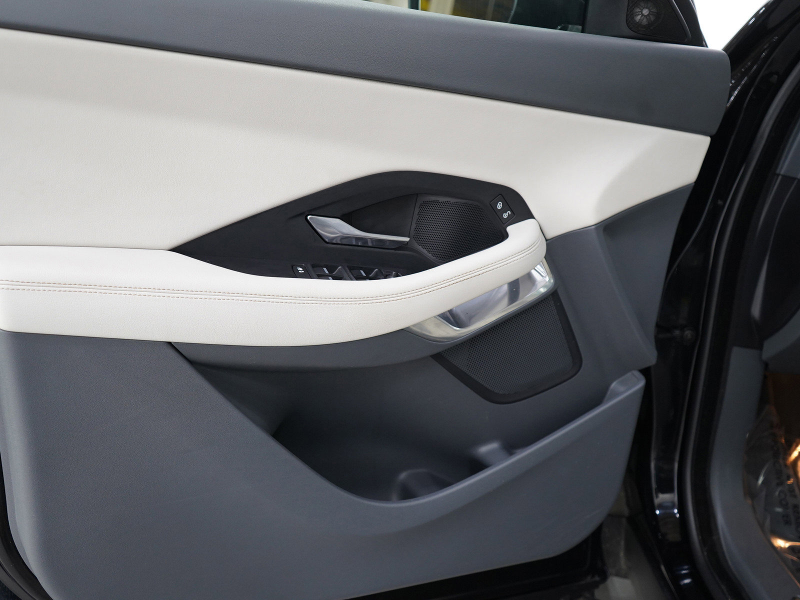 Used 2019 Jaguar E-PACE S image 19