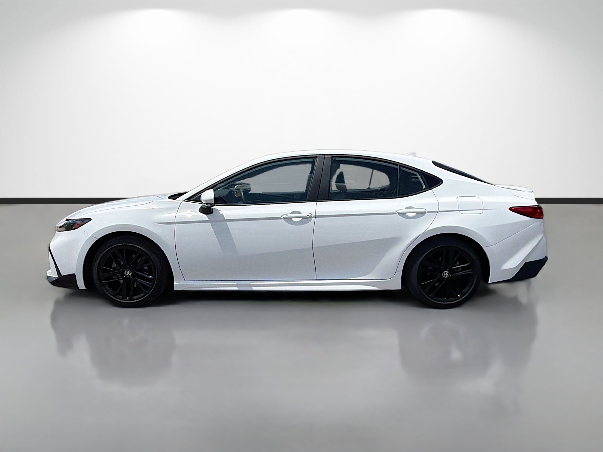 Used 2025 Toyota Camry SE w/ Multimedia Upgrade Package FWD image 6
