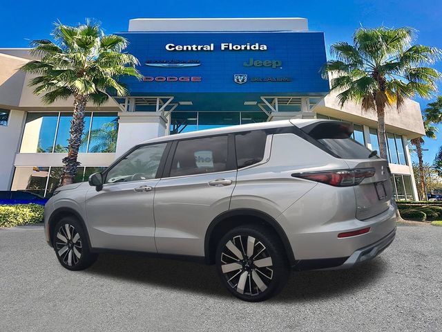 Used 2025 Mitsubishi Outlander SE FWD image 7