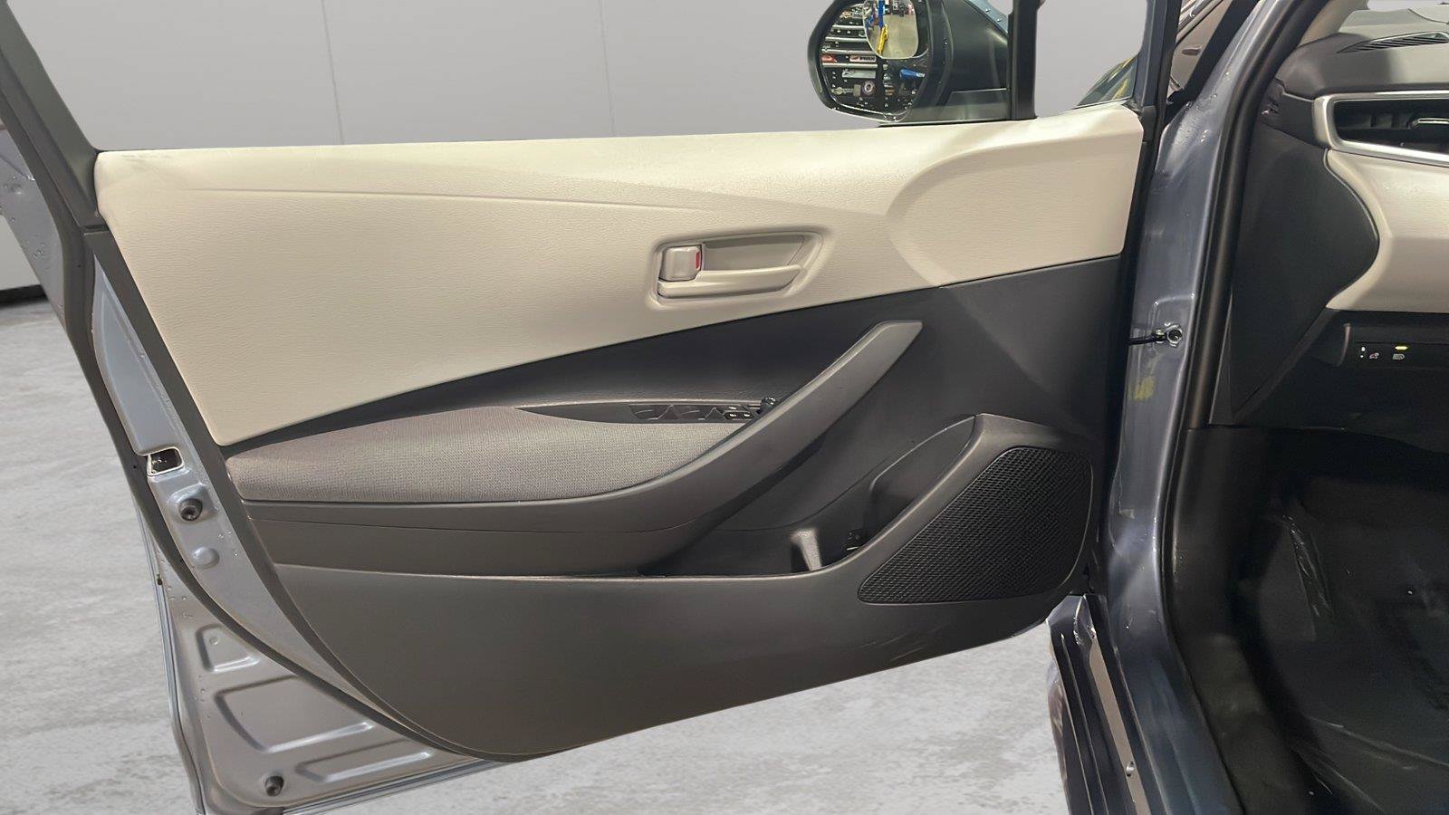 Used 2024 Toyota Corolla LE FWD image 23