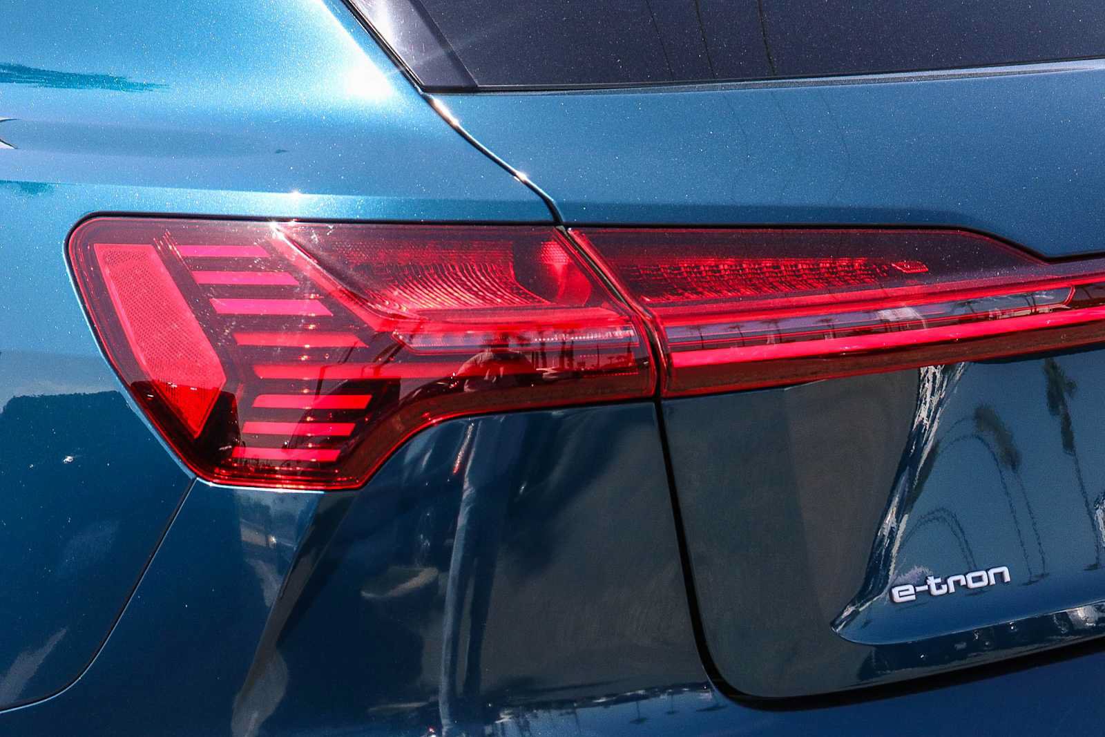 Used 2019 Audi e-tron Prestige w/ Prestige Package AWD/4WD image 11