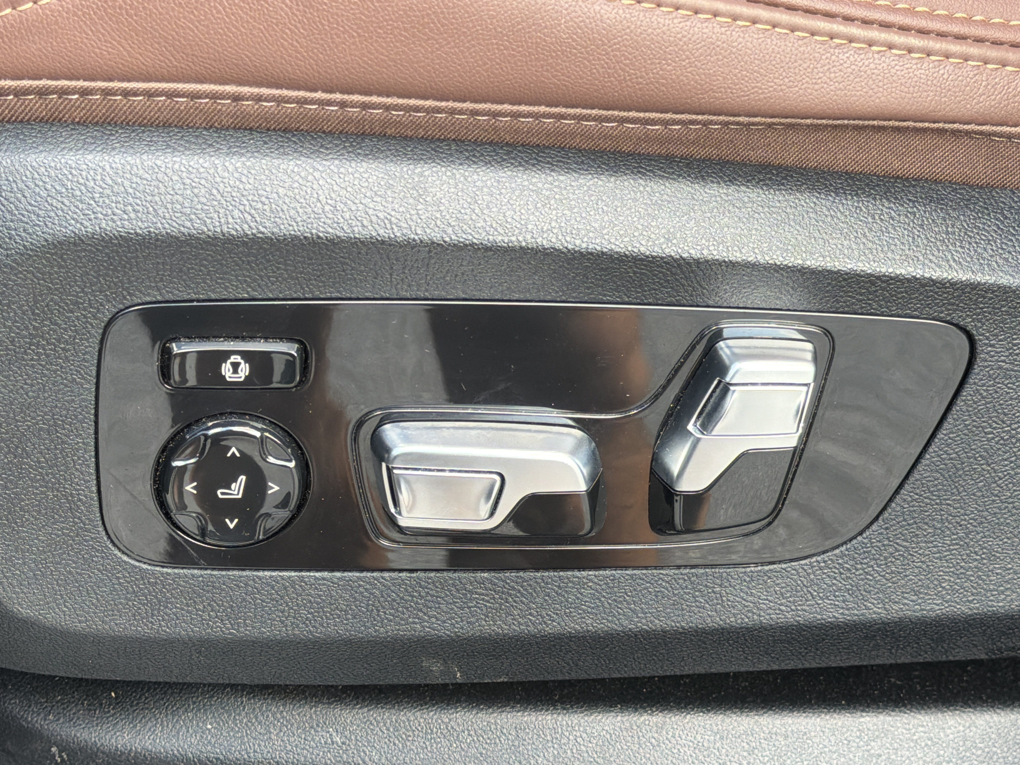 Certified 2026 BMW X6 xDrive40i AWD/4WD image 19