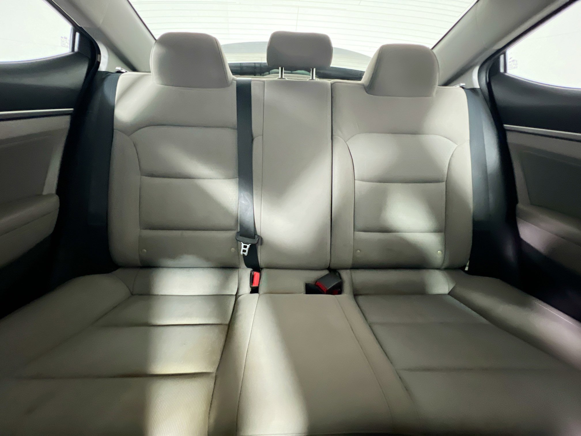 Used 2017 Hyundai Elantra SE image 32