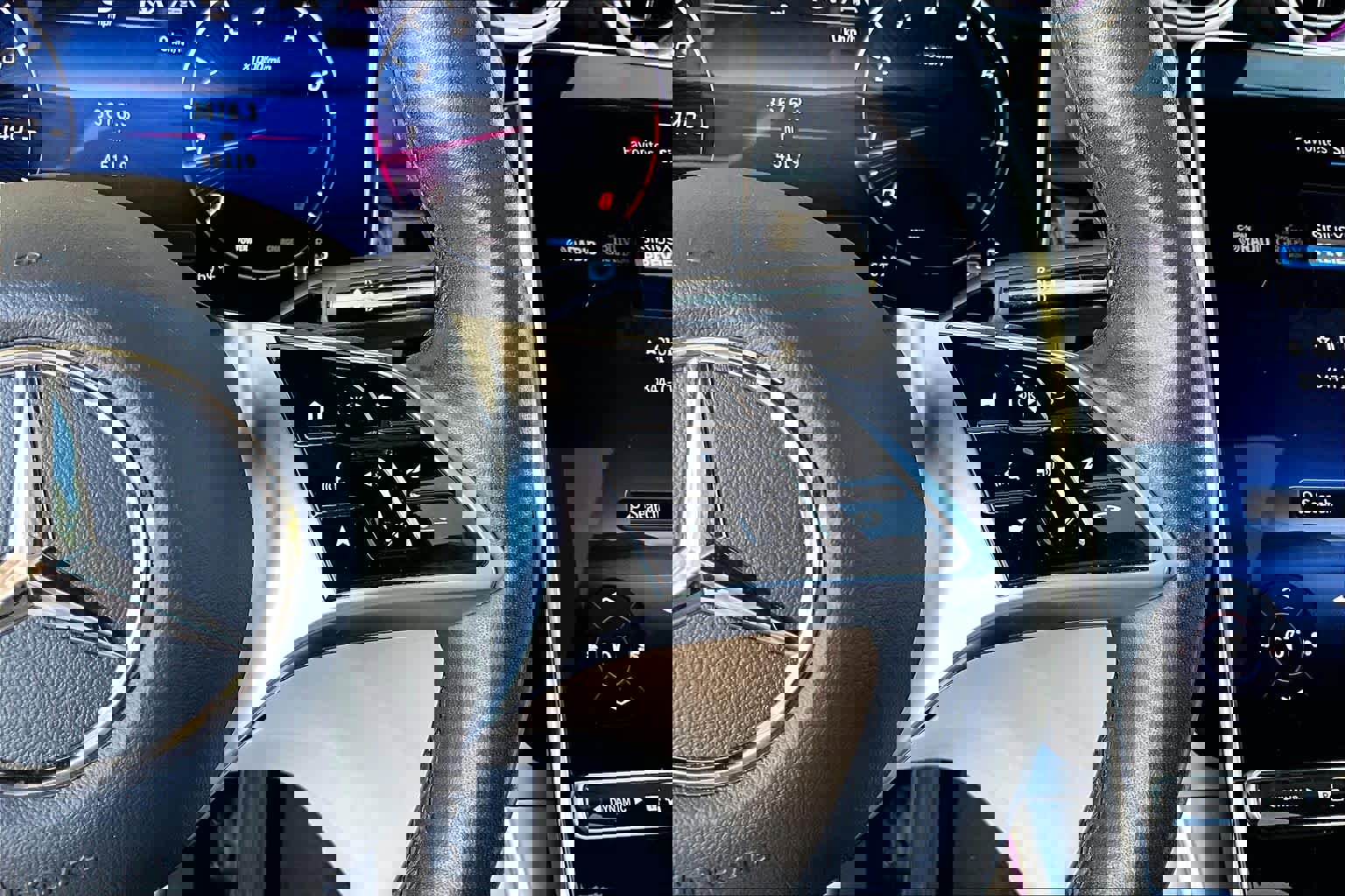 Used 2025 Mercedes-Benz GLC 300 4MATIC image 25