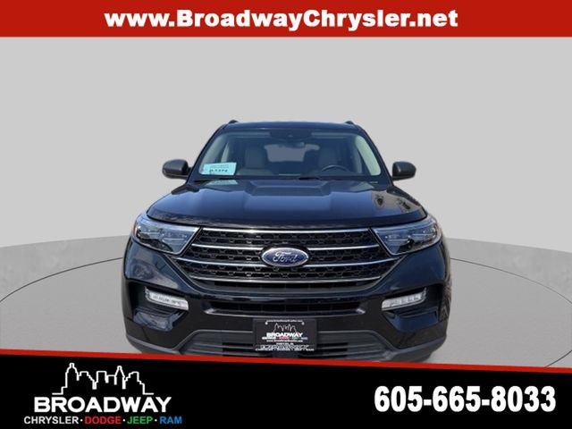 Used 2020 Ford Explorer XLT w/ Equipment Group 202A AWD/4WD image 2