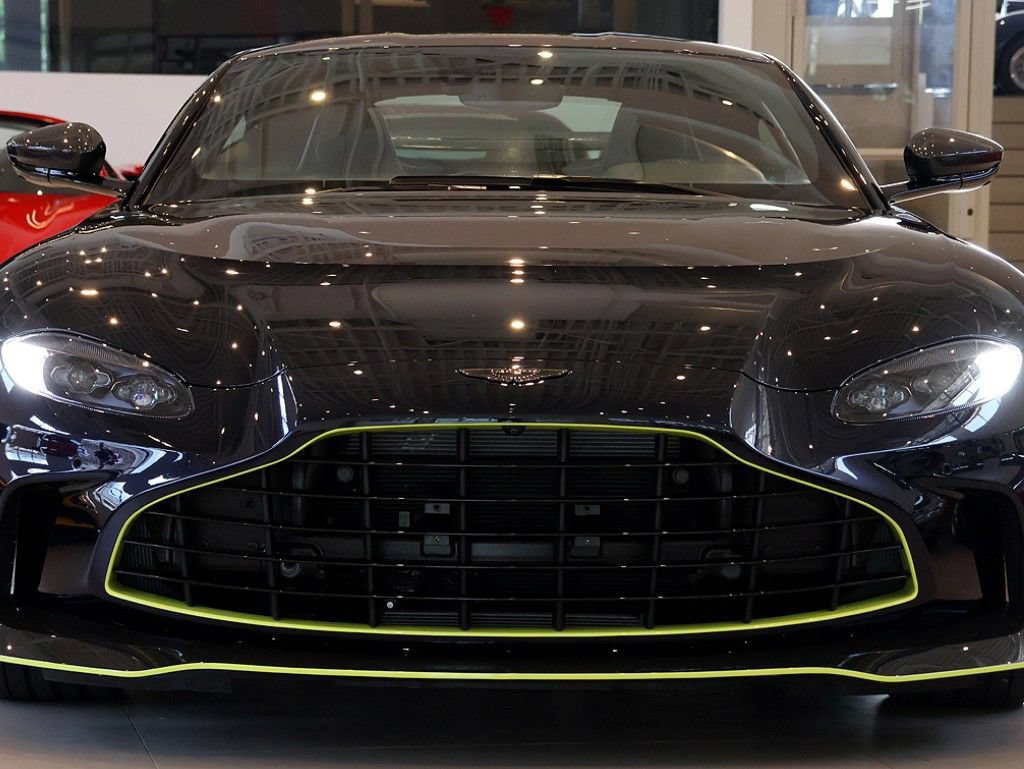 Used 2023 Aston Martin V12 Vantage RWD image 19