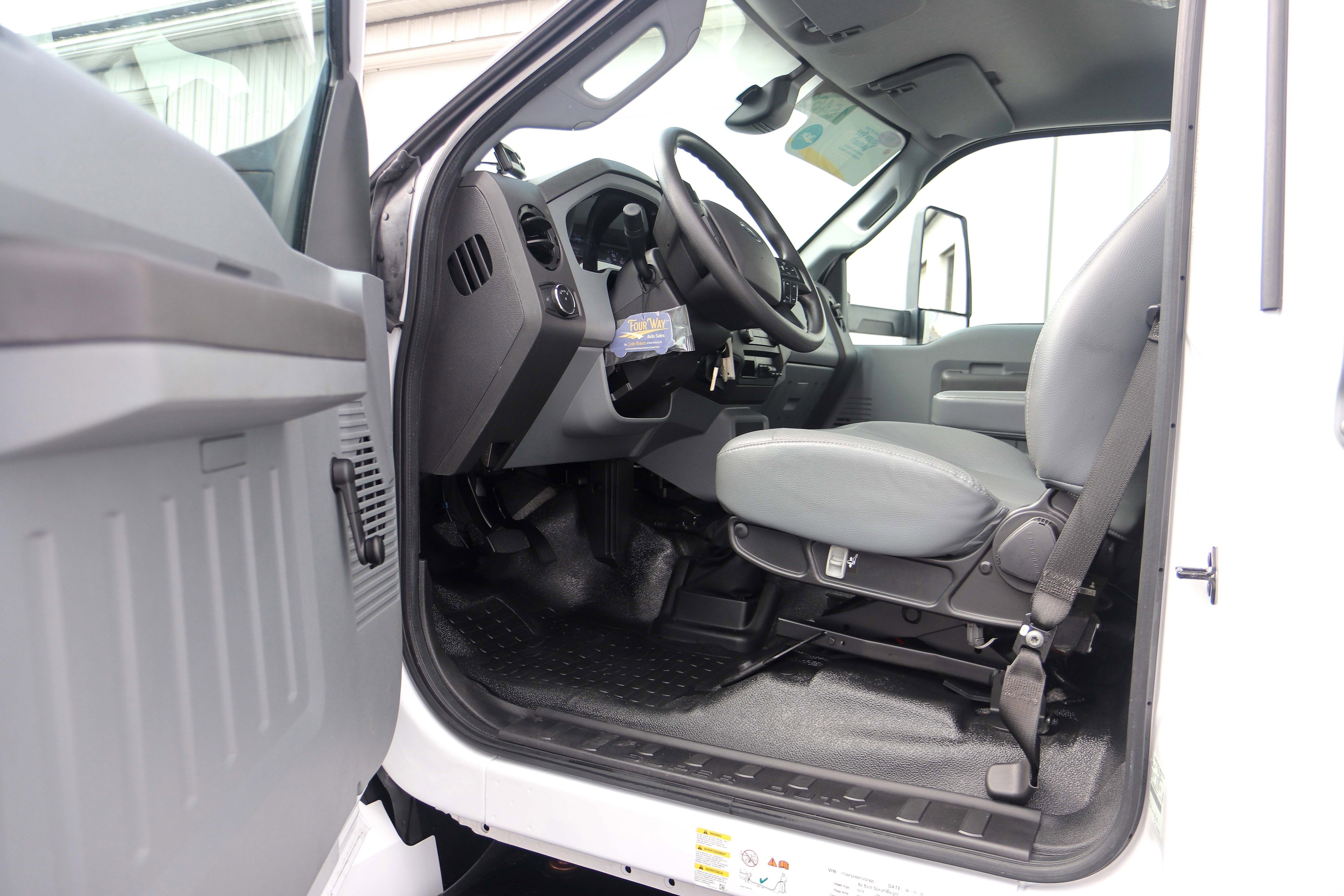 Used 2023 Ford F650 2WD Regular Cab Super Duty image 15