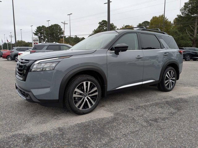 New 2025 Nissan Pathfinder Platinum w/ Black Appearance Package image 8