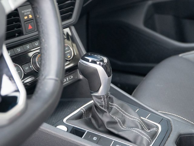 Certified 2024 Volkswagen Jetta SE w/ Panoramic Sunroof Package image 27