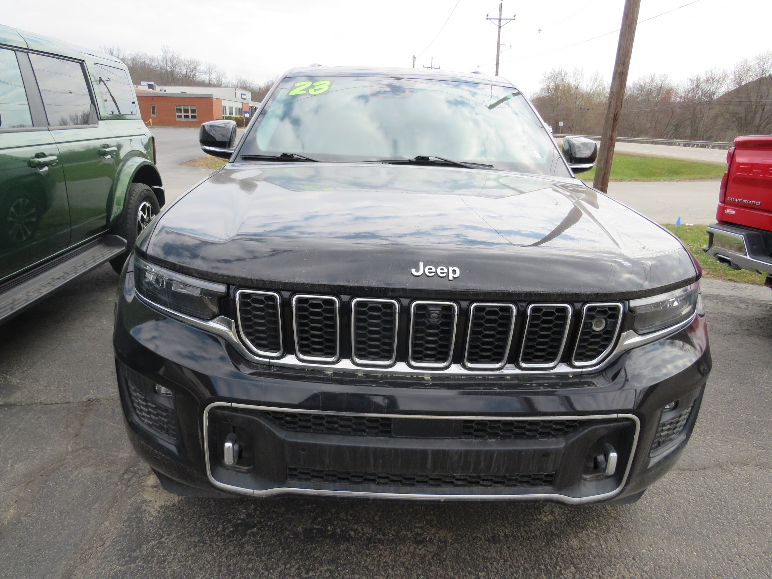 Used 2023 Jeep Grand Cherokee Overland w/ Adv Protech Group III AWD/4WD image 2