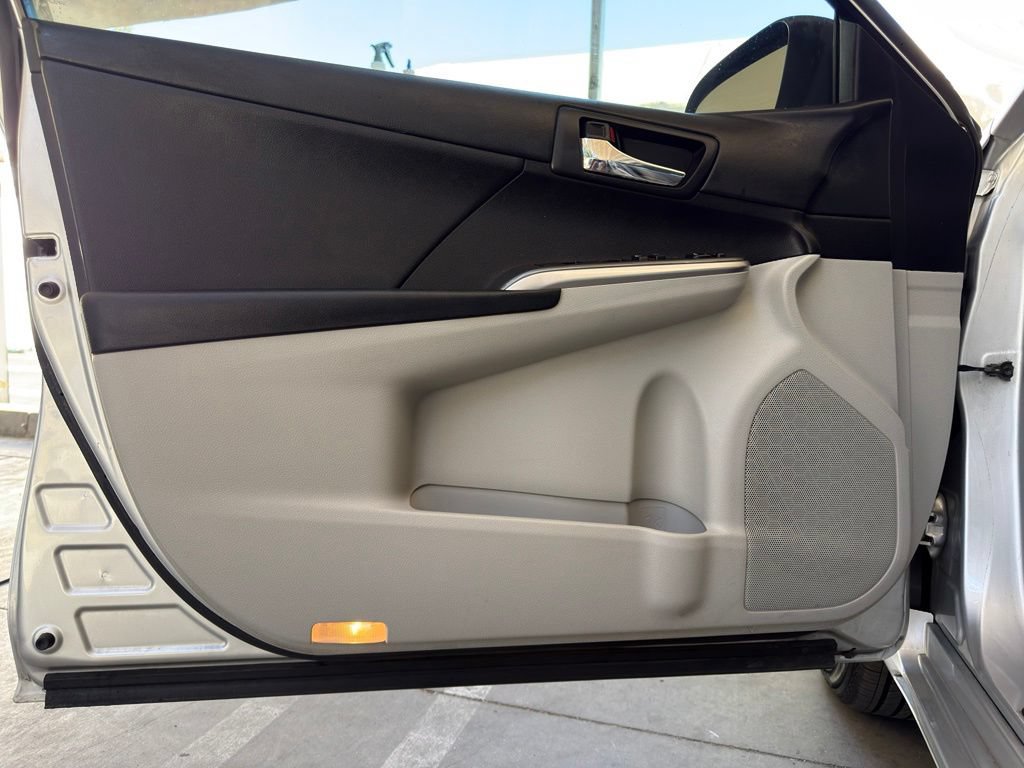 Used 2012 Toyota Camry LE FWD image 27