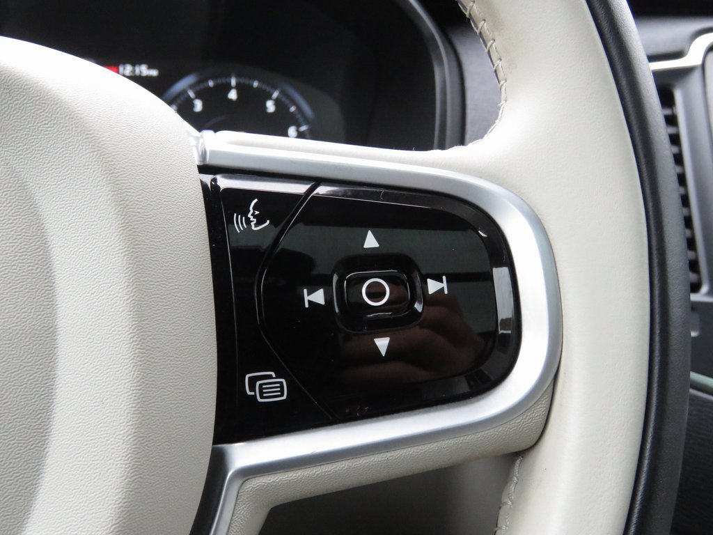 Used 2020 Volvo XC90 T6 Momentum w/ Protection Package image 27