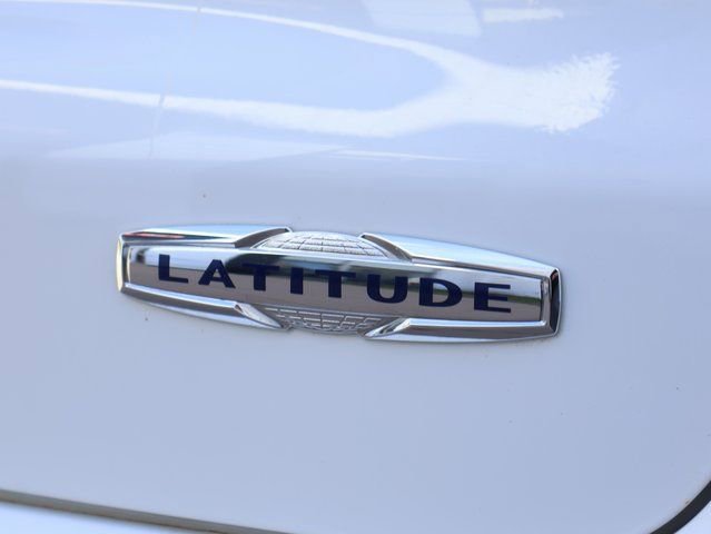 Used 2025 Jeep Compass Latitude w/ Sun & Sound Group image 16