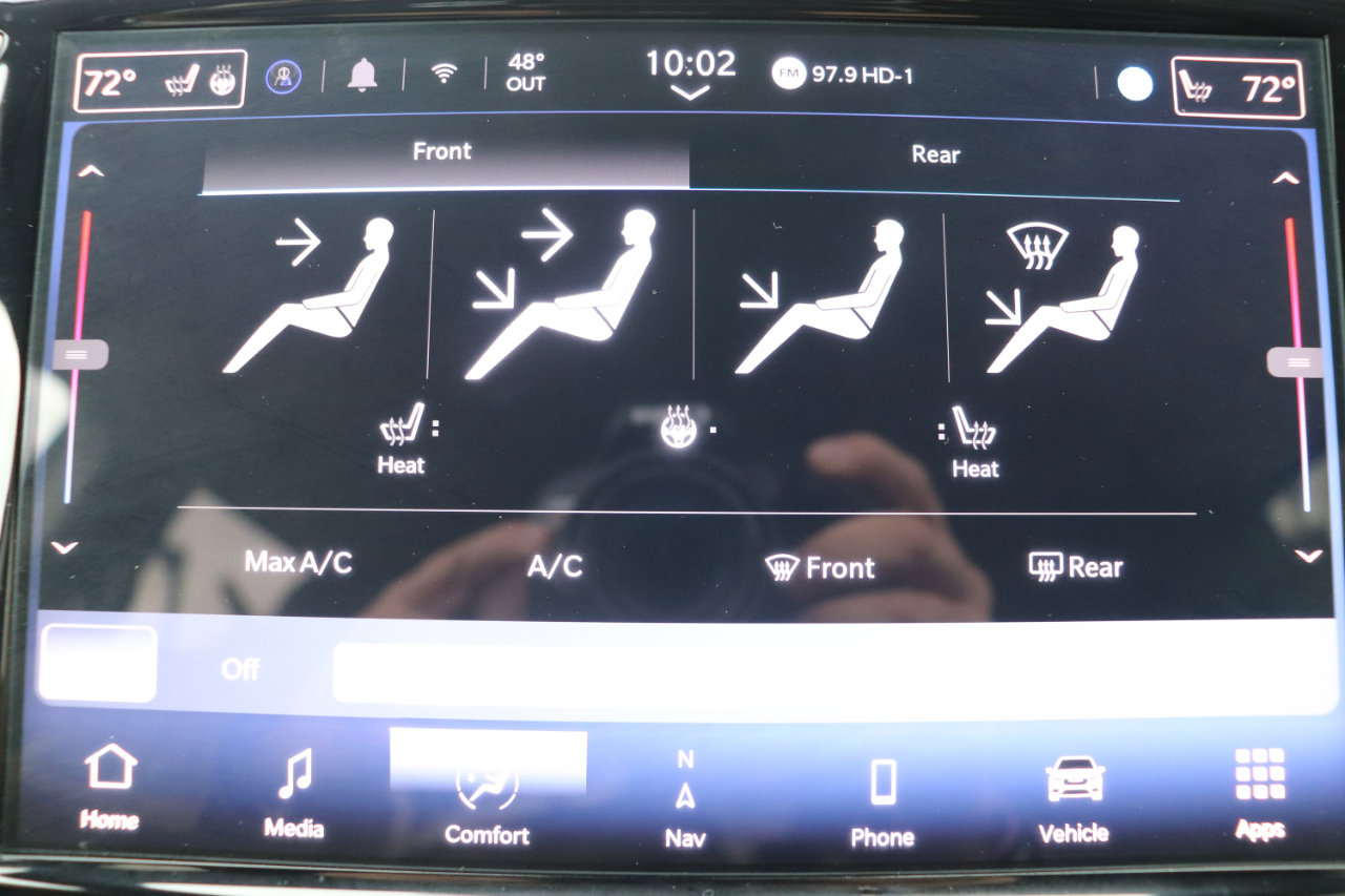 Used 2024 Chrysler Pacifica Limited image 39