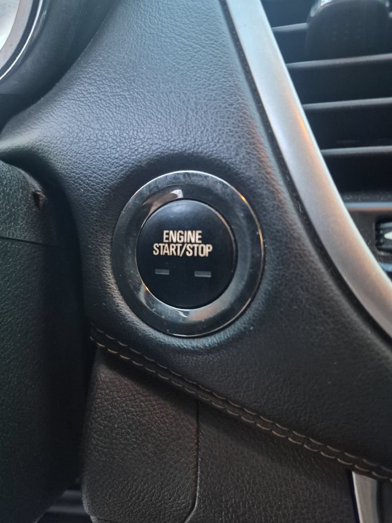 Used 2019 Chevrolet Trax LT w/ LT Convenience Package AWD/4WD image 24