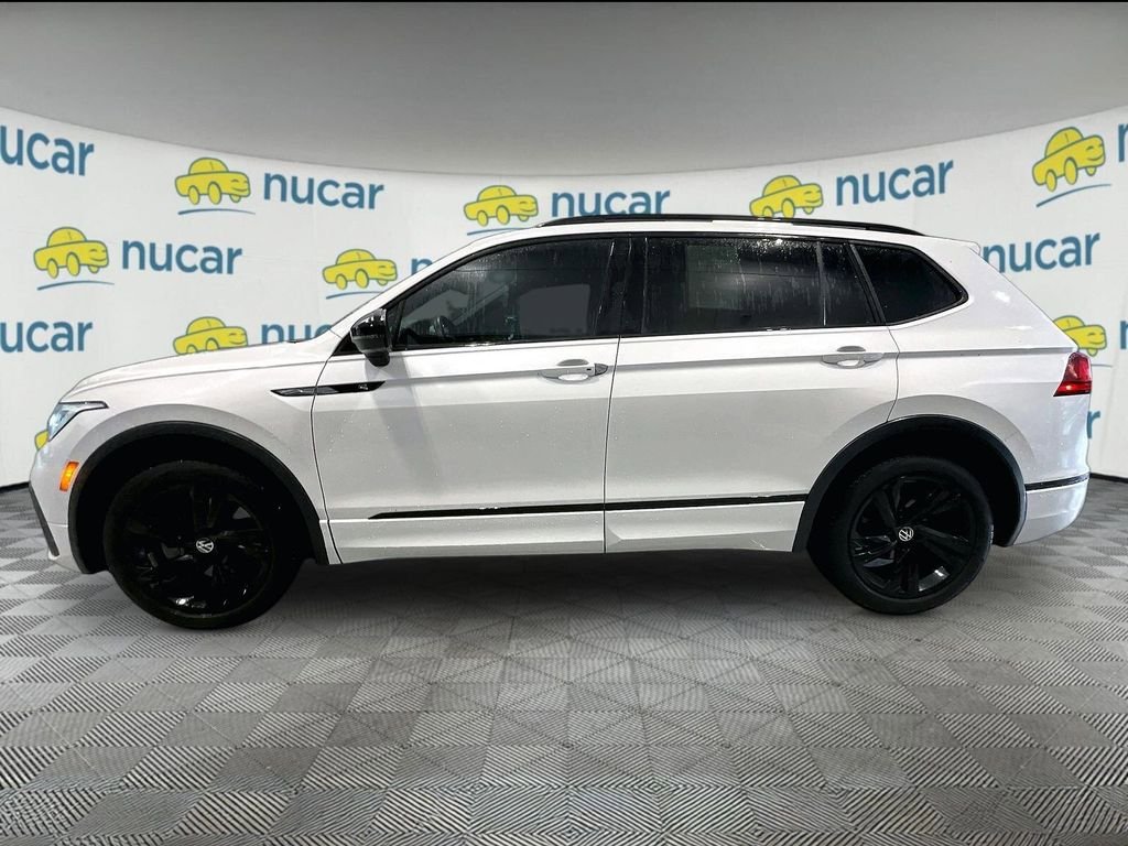 Used 2023 Volkswagen Tiguan SE R-Line AWD/4WD image 4