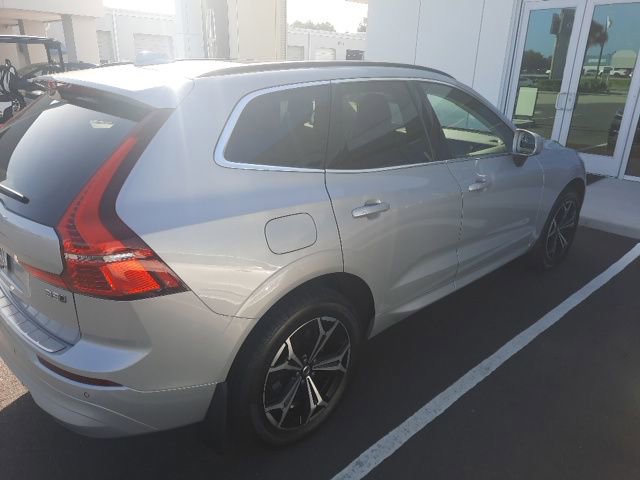 Used 2022 Volvo XC60 B5 Momentum w/ Climate Package AWD/4WD image 3