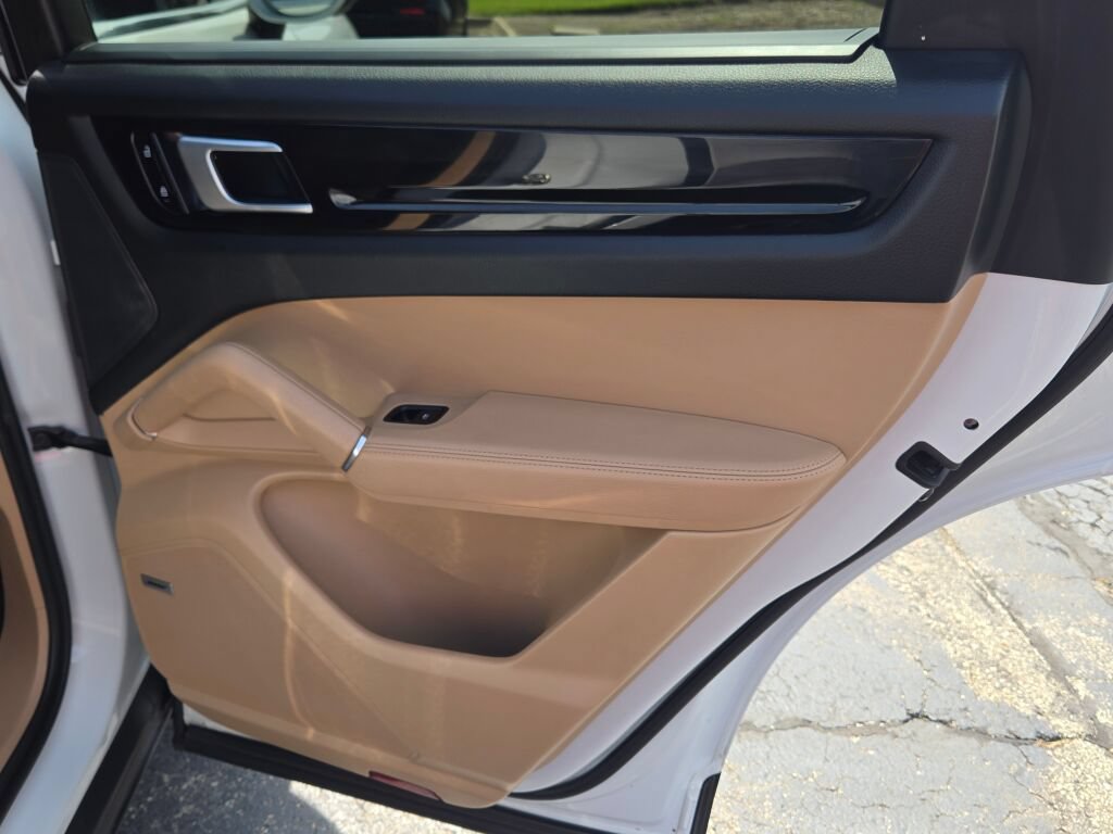 Used 2021 Porsche Cayenne S AWD/4WD image 15