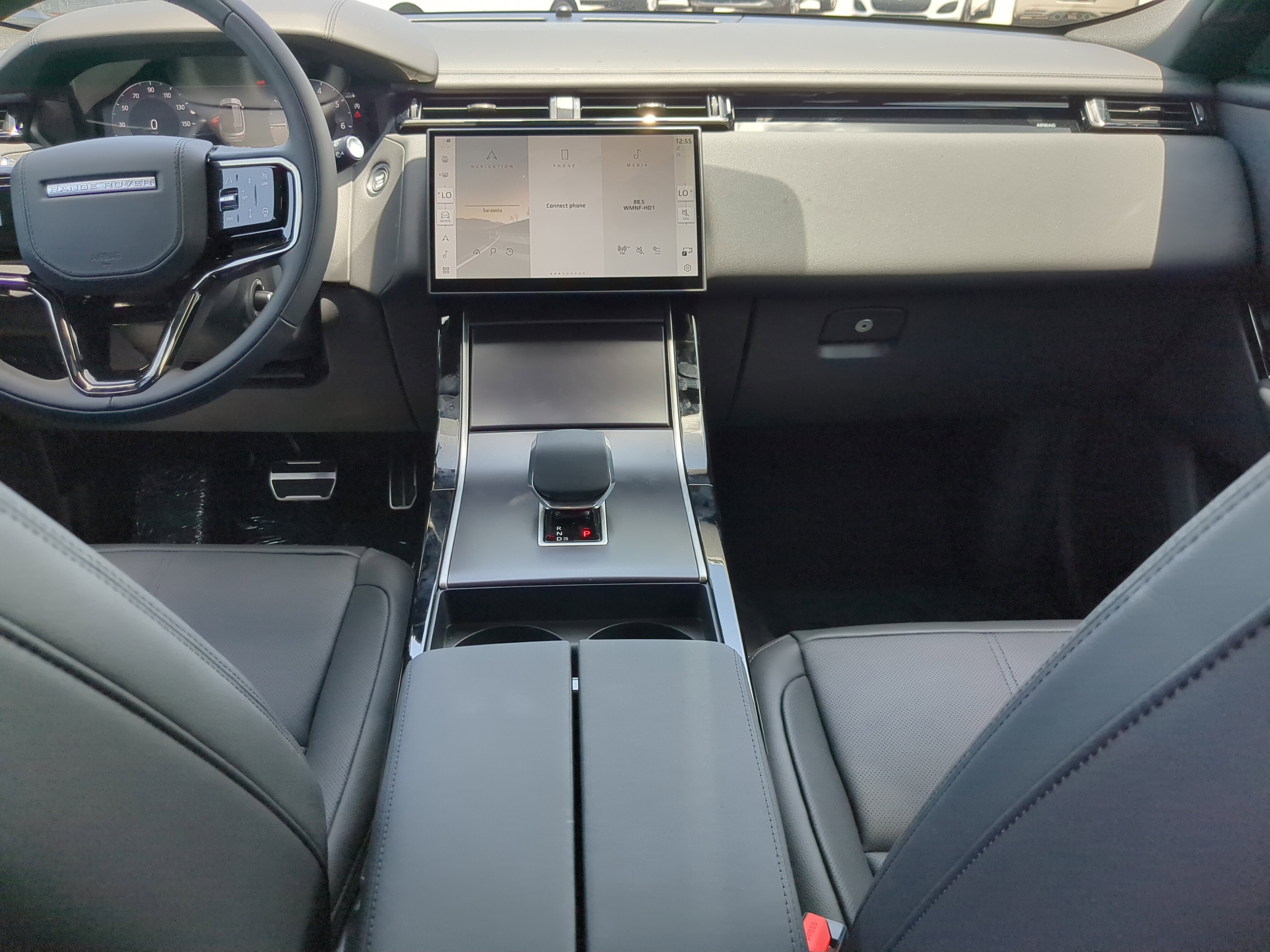 New 2026 Land Rover Range Rover Velar Dynamic SE image 14