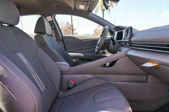 Certified 2025 Hyundai Elantra Sport image 21