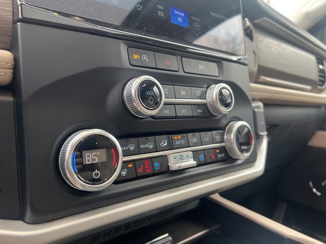 Used 2024 Ford Expedition Max Limited image 9