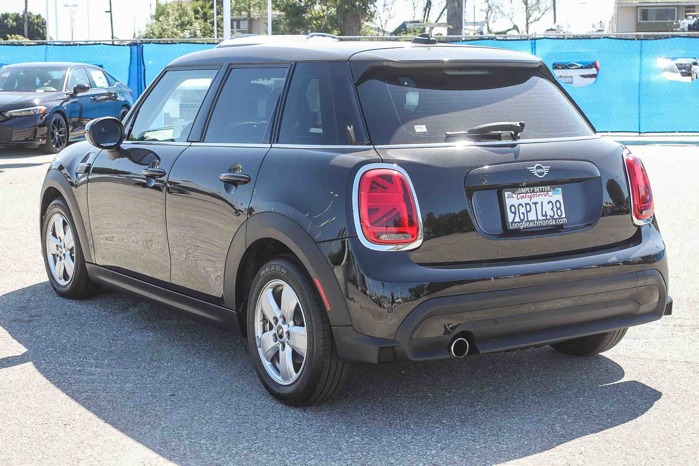 Used 2022 MINI Cooper 4-Door Hardtop image 7