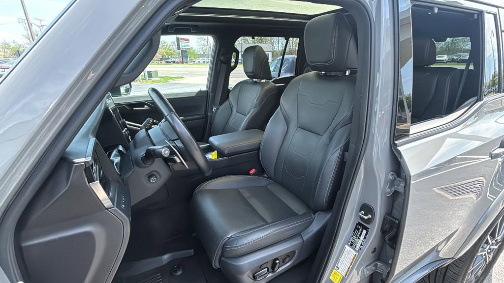 Used 2024 Lexus GX 550 w/ Accessory Package (2T) image 26