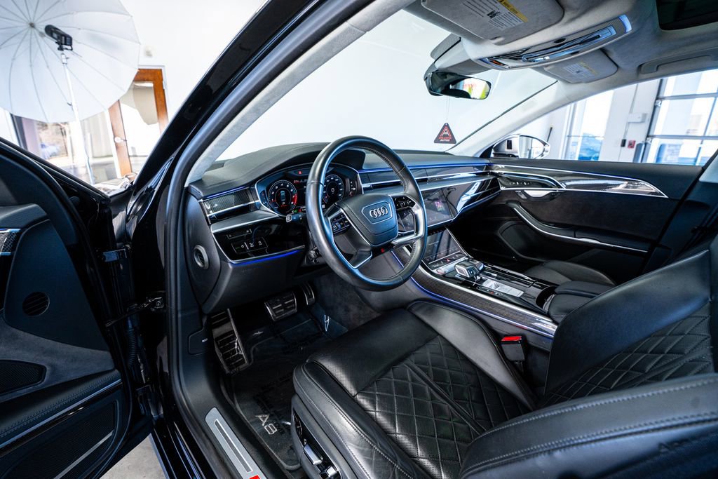 Used 2020 Audi S8 L image 32