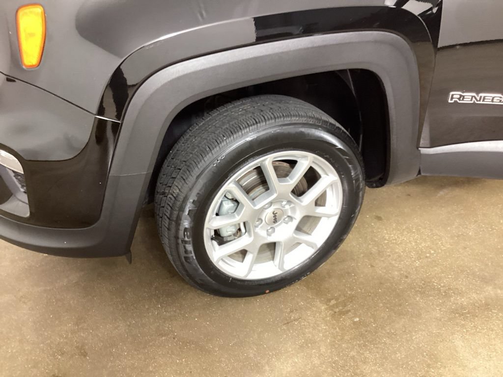 Used 2022 Jeep Renegade Latitude AWD/4WD image 28