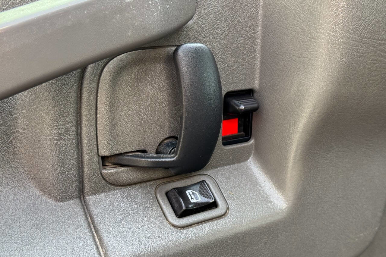 Used 2016 Chevrolet Express 3500 LS image 22