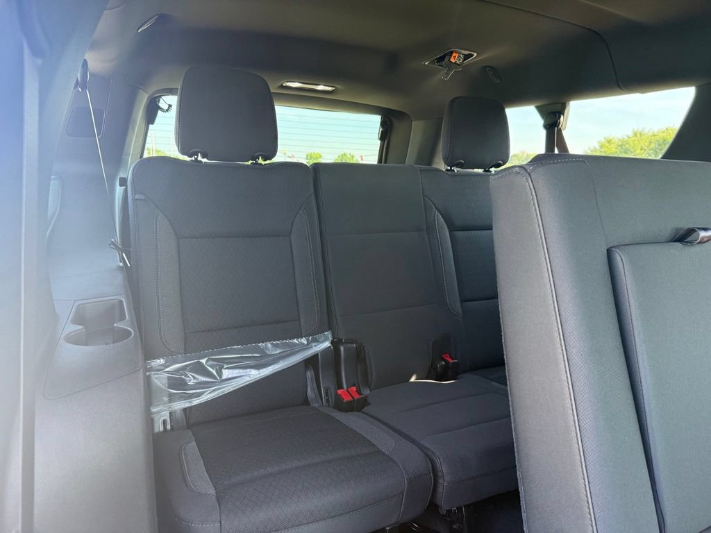 Used 2026 Chevrolet Suburban LS AWD/4WD image 19